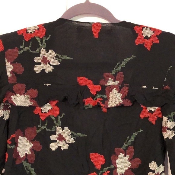 Chelsea & Violet Boho Needlepoint Embroidered Ruffle Faux Wrap Top Size Medium - Picture 10 of 11